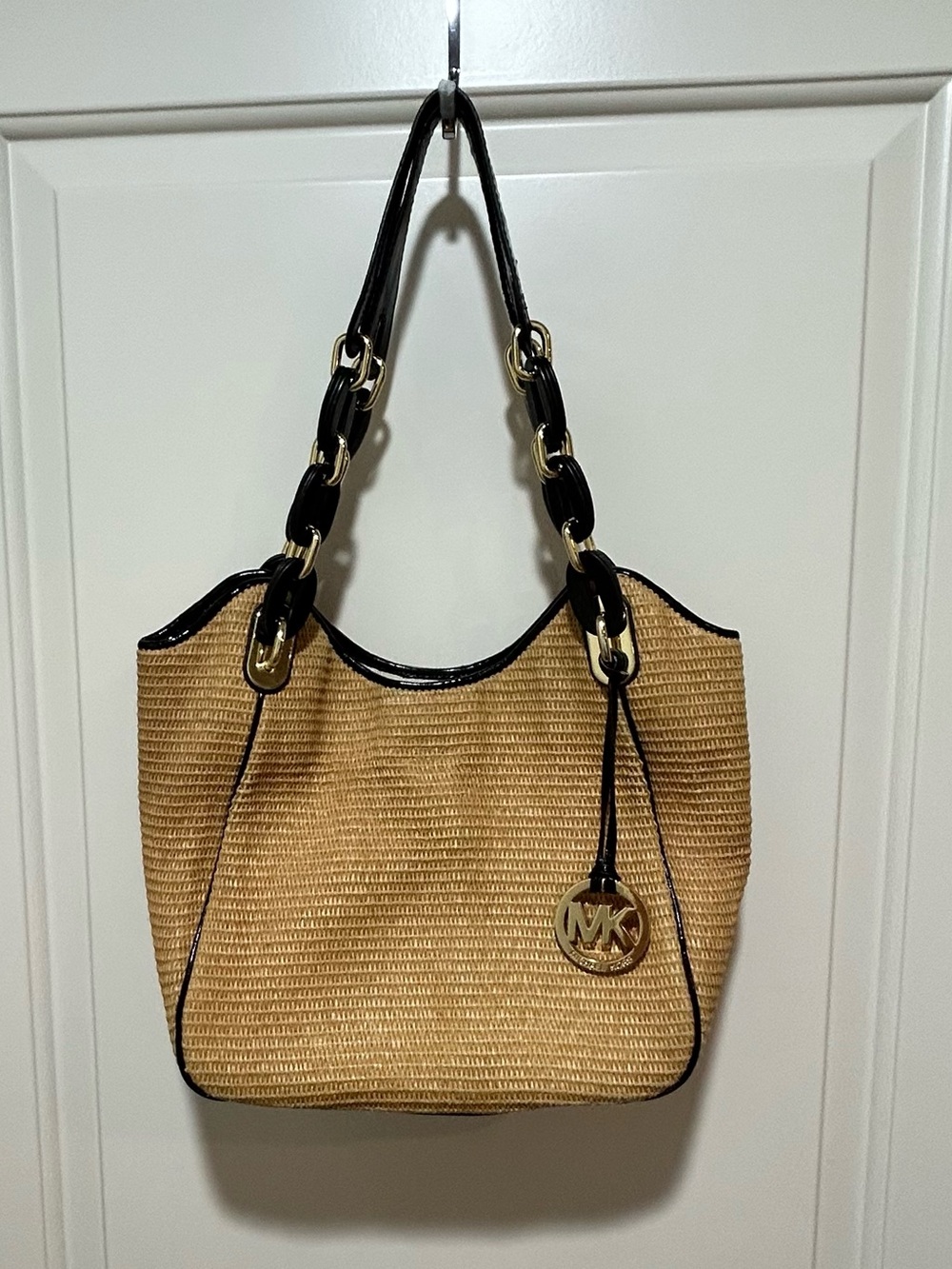 Michael Kors Straw Shoulder Purse in Tan with Black Chain handles. Nice